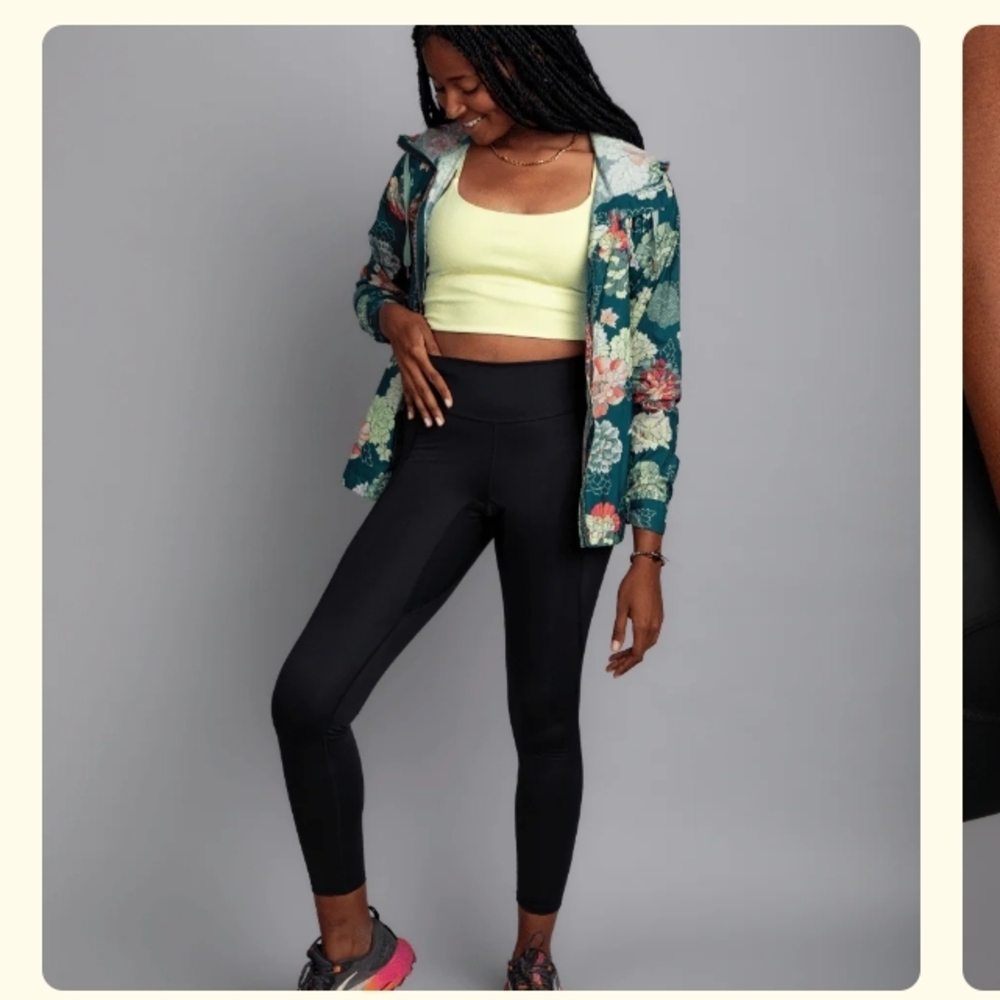 GNARA Go free Black Women's Leggings with Shefly zipper .